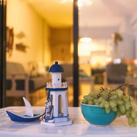 Annita Court Block B, Apt6 *